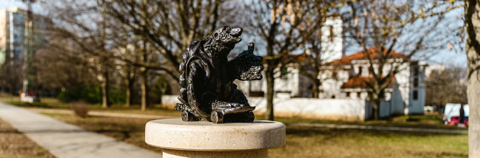 A teknős, az oroszlán és az utcazenész – Szabadtéri alkotások Veszprémben