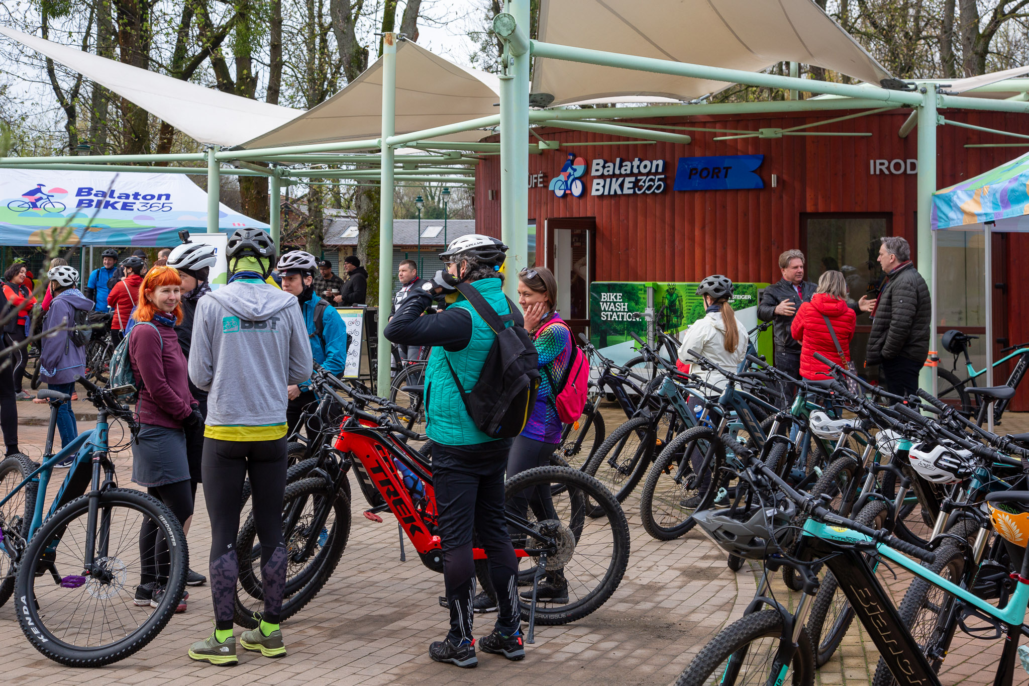 Keszthelyen nyílt meg a Balaton legújabb kerékpáros szolgáltatóközpontja