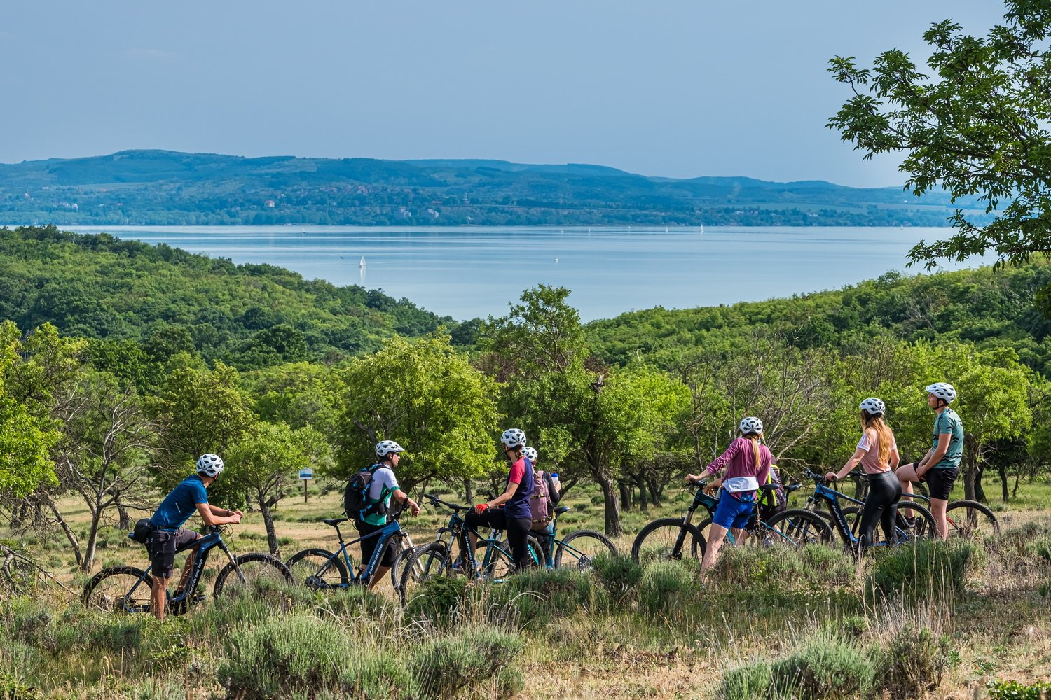 Az Együtt kezdtük forgatási helyszíneire felfűzött biciklitúrát szerveznek a Balaton-felvidéken