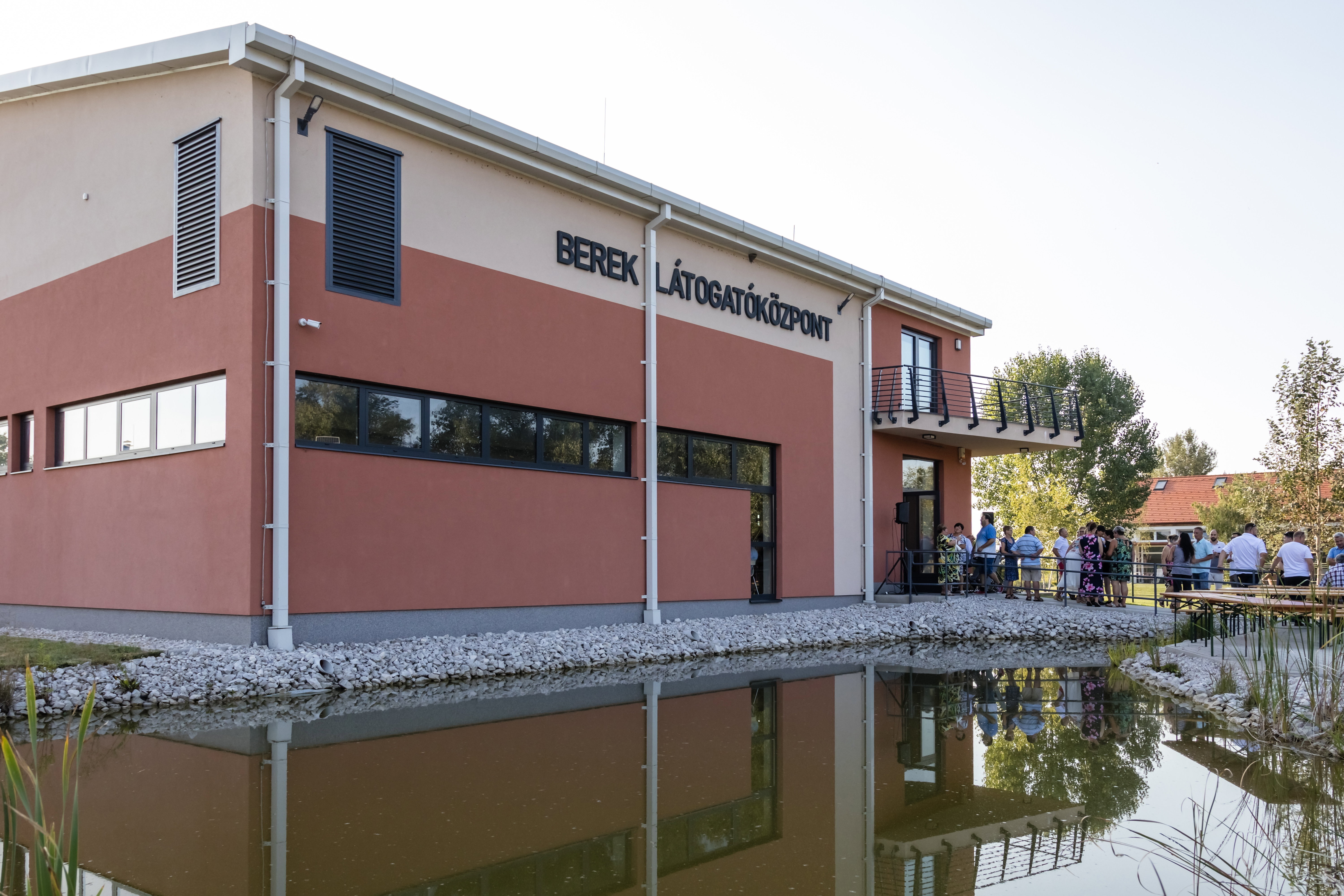 Új látogatóközpont épült a Balaton déli partjához közeli faluban, Buzsákon