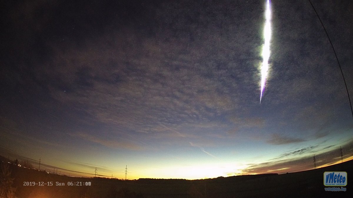 Heti híradó: Meteor húzott fénycsíkot, korcsolyapályák zártak be a melegben