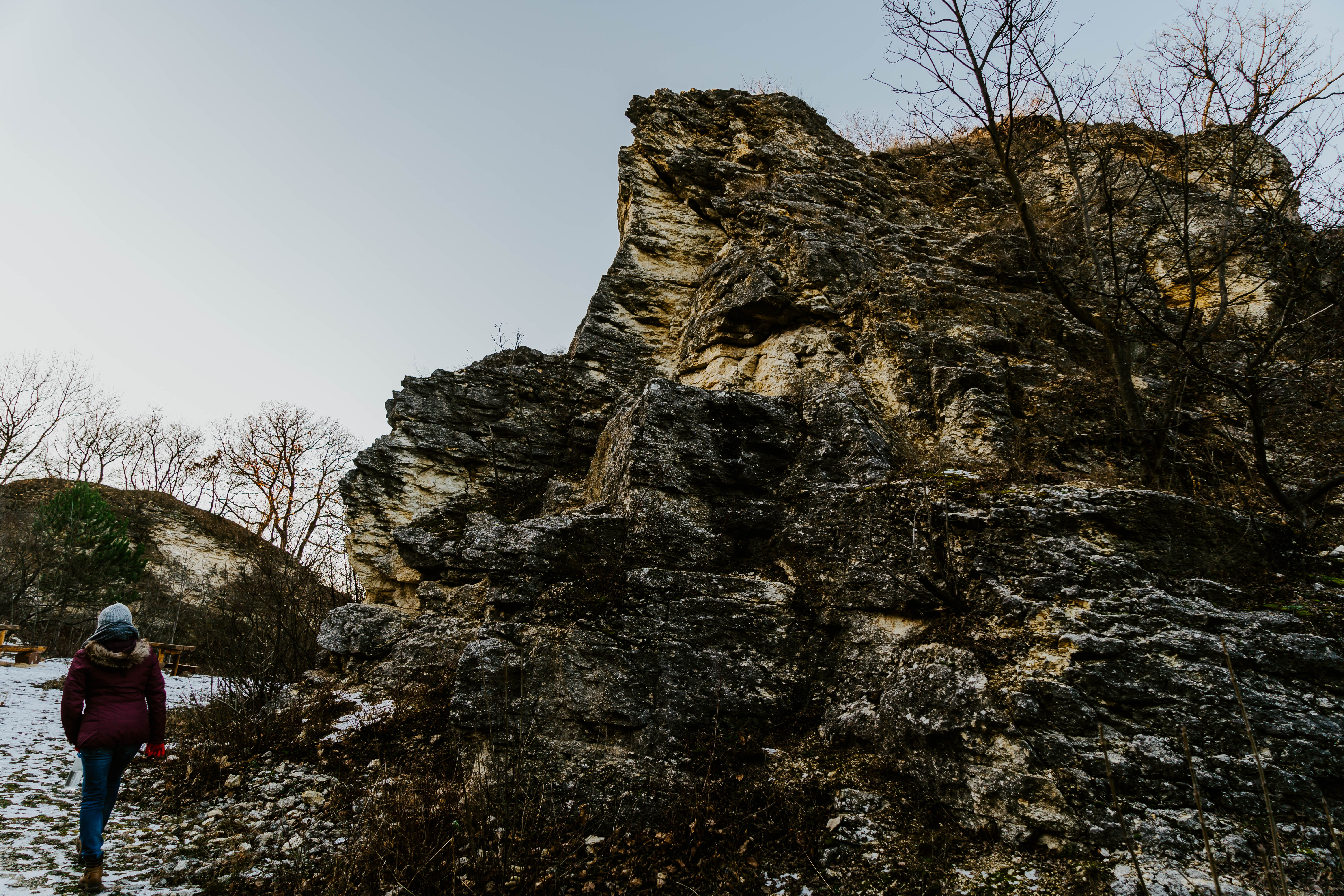Hatalmas sziklák közt ősi tengerpart – Két Sümeg környéki, panorámás túrát ajánlunk
