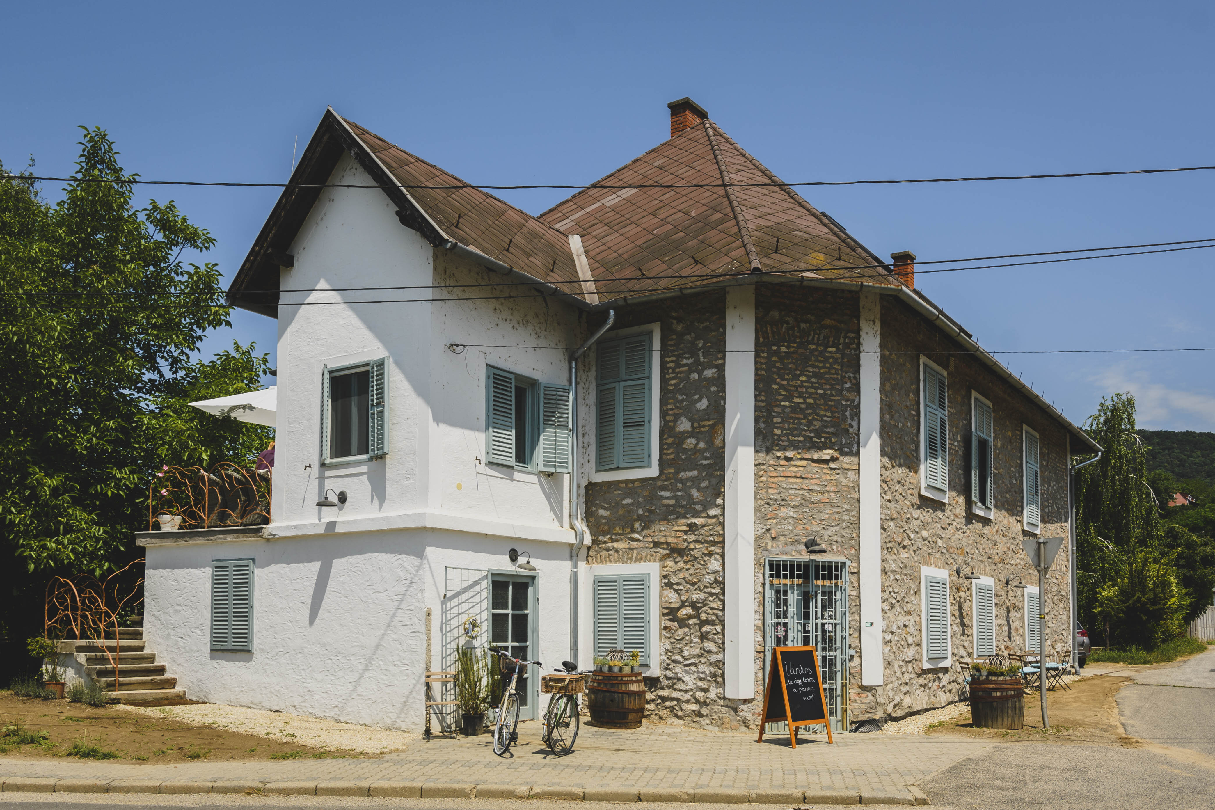 100 éves házból vintage panzió alakul Badacsonyörsön – benéztünk a Vánkosba