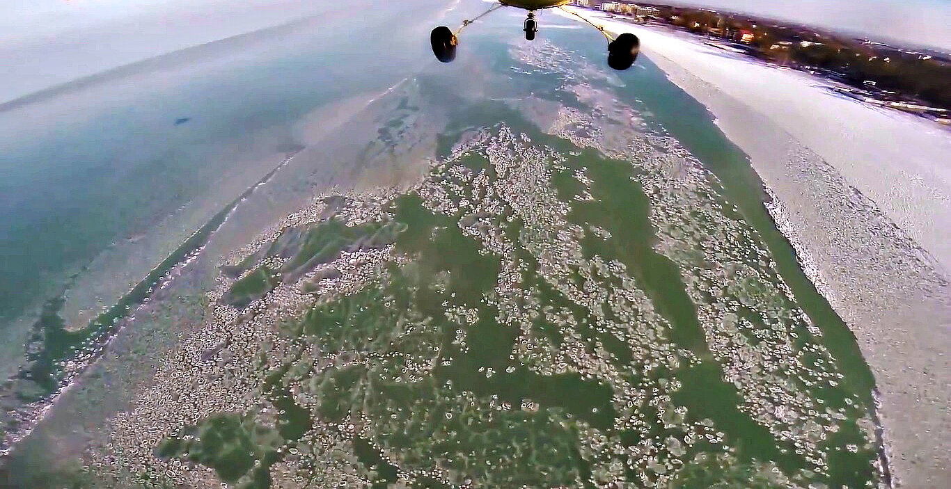 Repültél már a Balaton fölött egy repülőgép alján? - videó