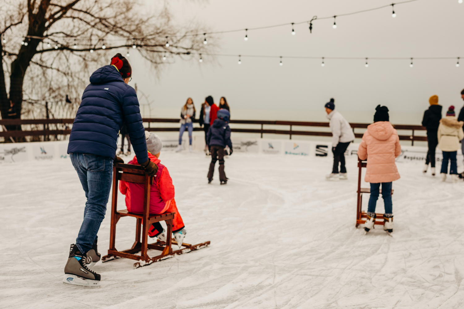 Új jégpálya készül a Balatonnál, novembertől Szigligeten is lehet korcsolyázni
