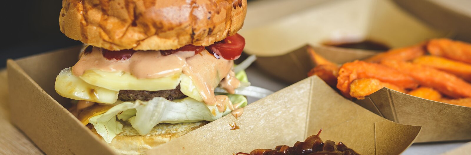 Mínuszok, burgerek, Balaton – 10 hely, ahol street food fogásokat kapunk elvitelre