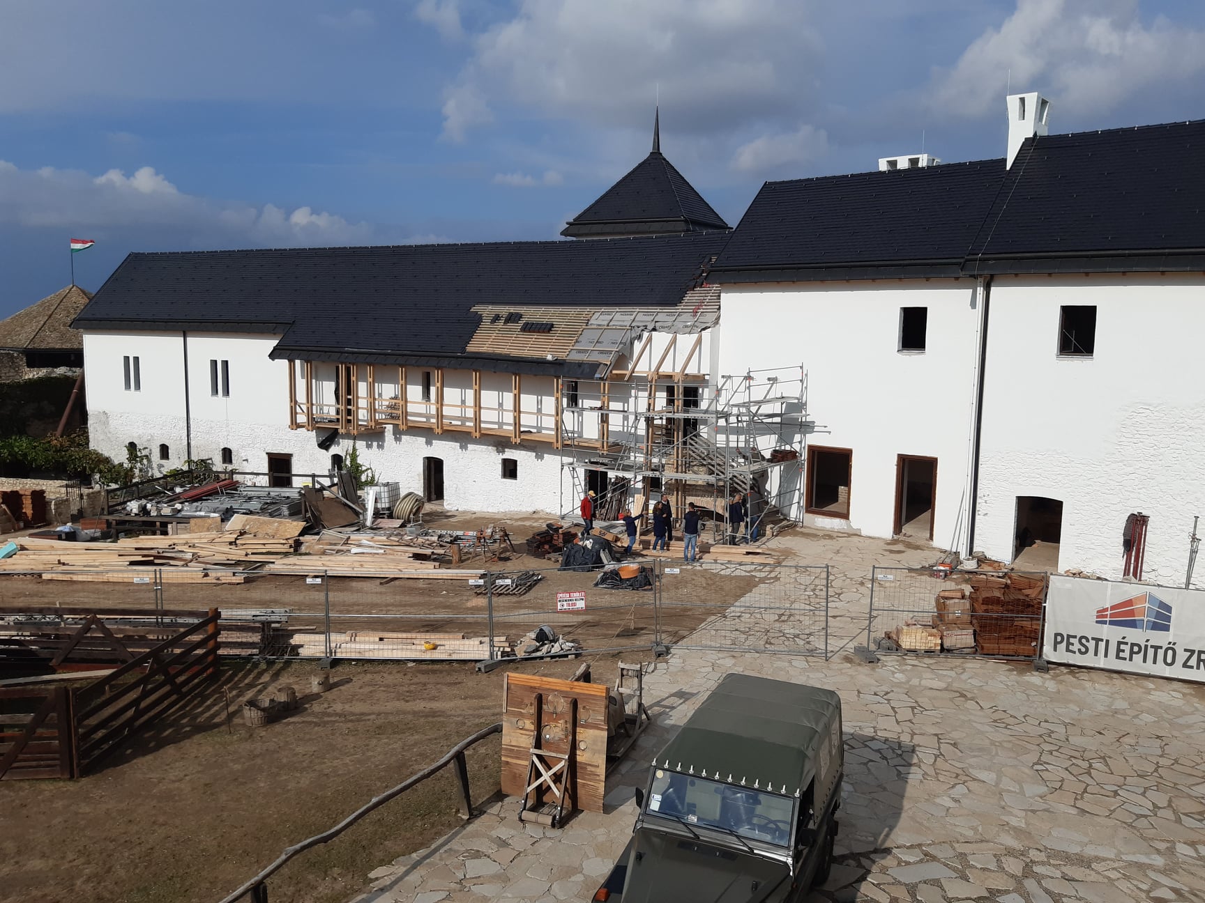 Végéhez ér a sümegi vár keleti szárnyának felújítása – Vártörténeti kiállítás, sütőház és kovácsműhely is helyet kap benne
