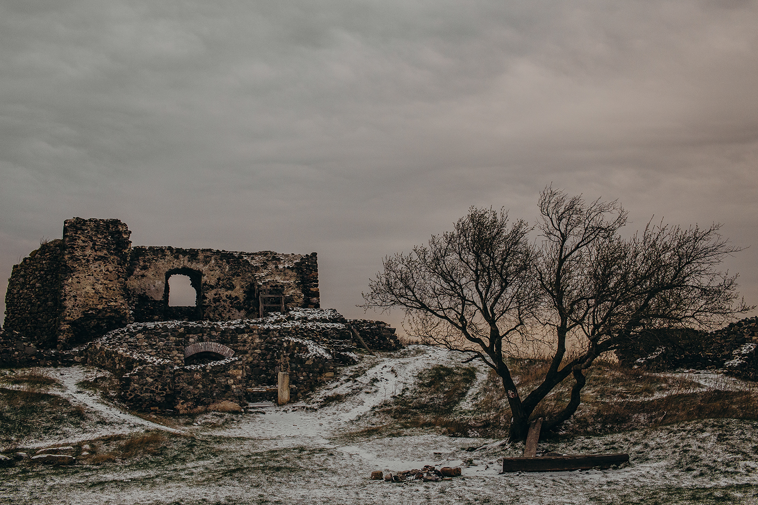 Kilátók, kápolnák, tanúhegyek – Ide menj túrázni télen a Balatonnál!