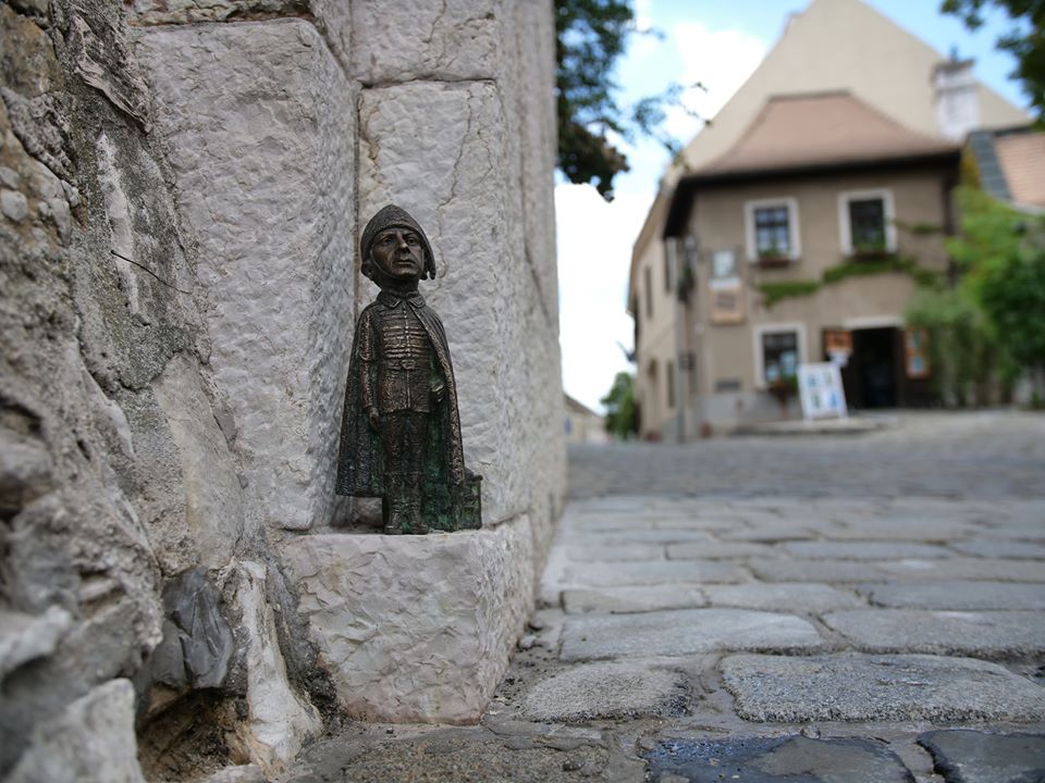 Kolodko statuette appears in Veszprém – now locals need to name him!