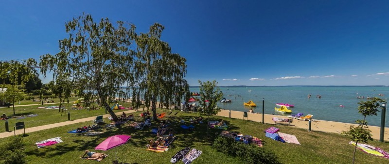Strandnyitás: Európa legnagyobb vízparti játszóvárával debütál a Siófoki Nagystrand