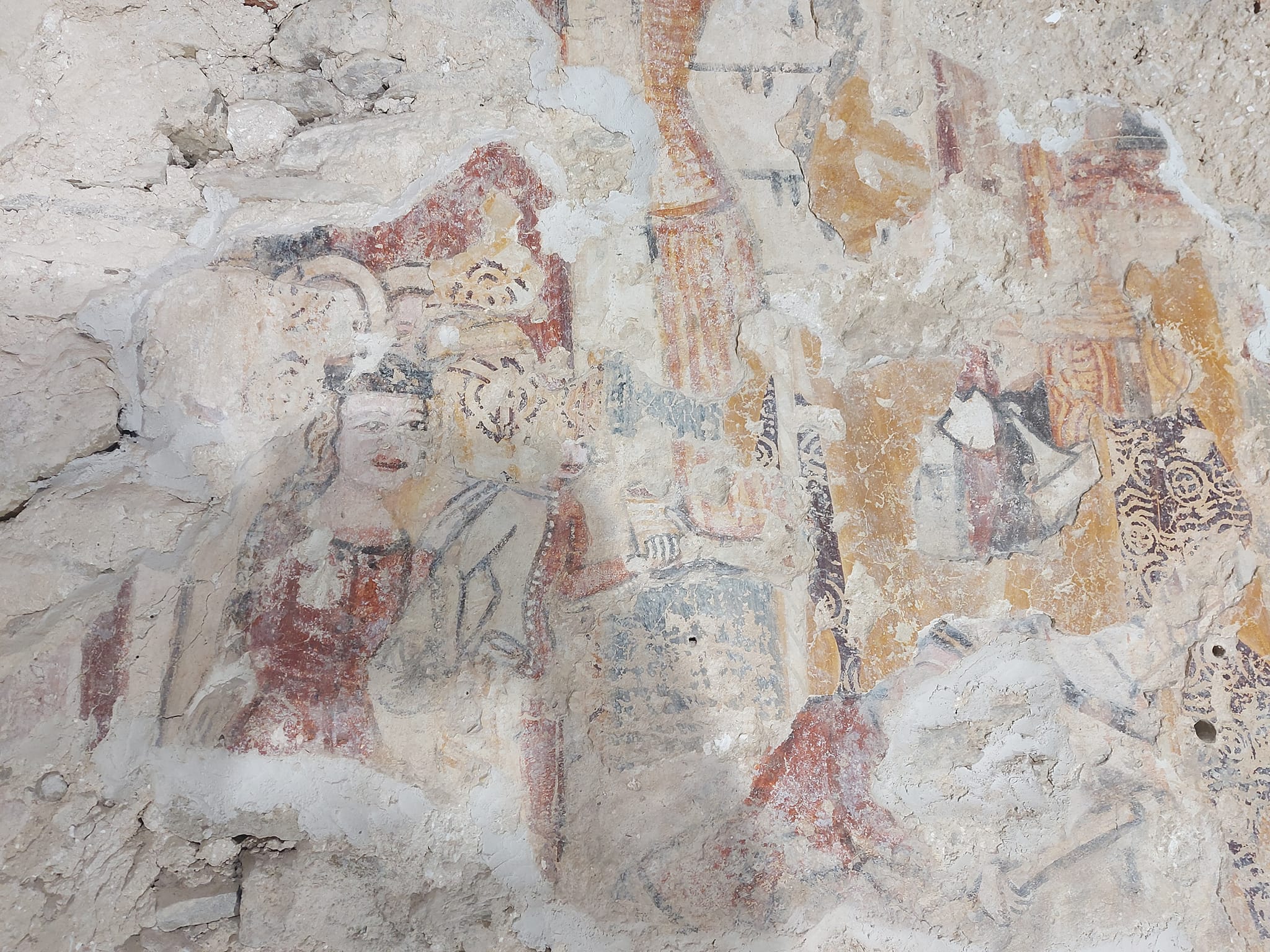 Középkori freskórészletek kerültek elő egy keszthelyi kápolnában