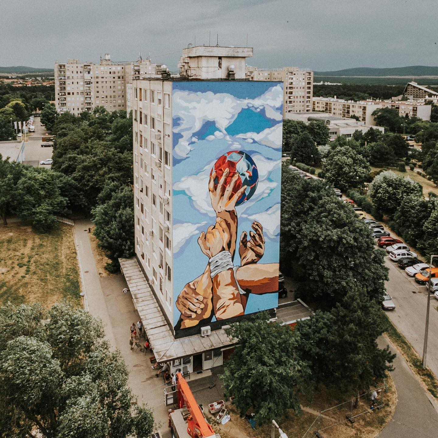 Elkészült a Westprememural, Veszprém első tűzfalfestménye